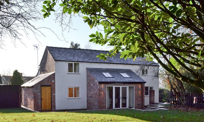 Helsby Cottage | 4 bedroom accommodation in Alvanley, near Frodsham