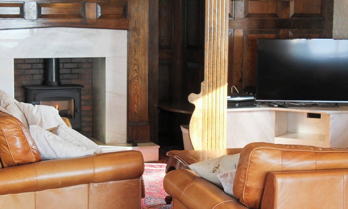 Llanelli Cottage | 4 bedroom accommodation in Felinfoel, near Kidwelly