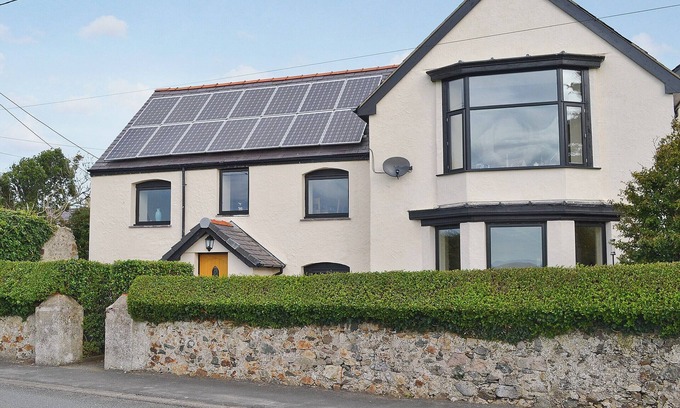 Llanfaelog Cottage | 4 bedroom accommodation in Llanfaelog, near Rhosneigr