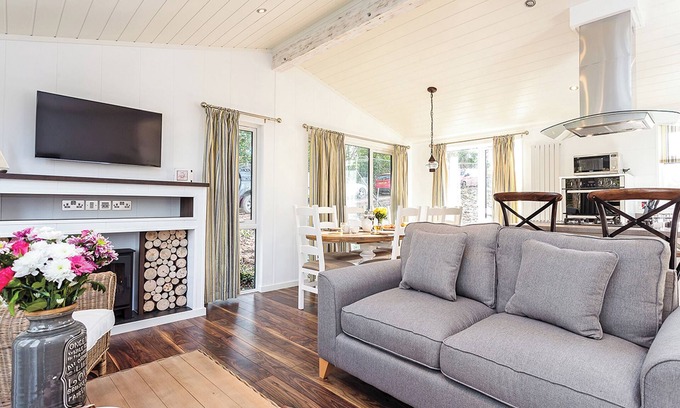 Ryde Ski Chalet | 4 bedroom accommodation in Wootton Bridge, Nr Cowes