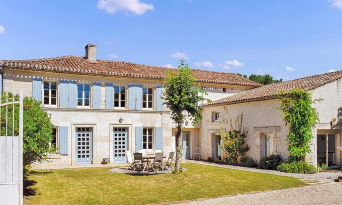 Champmillon House | 4 bedroom amazing home in Champmillon