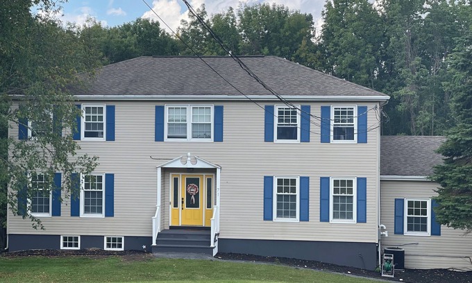 Sussex House | 4 Bedroom Autumn Retreat- Vineyards & Golf Nearby