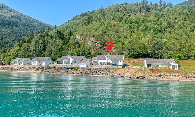 Luster House | 4 bedroom awesome home in Luster