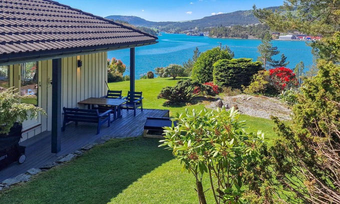 Kvinnherad House | 4 bedroom awesome home in ølve