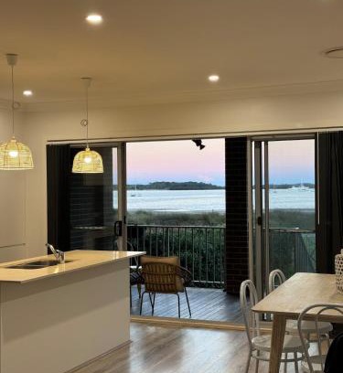 Taren Point House | 4 Bedroom Beach Home with Water Views