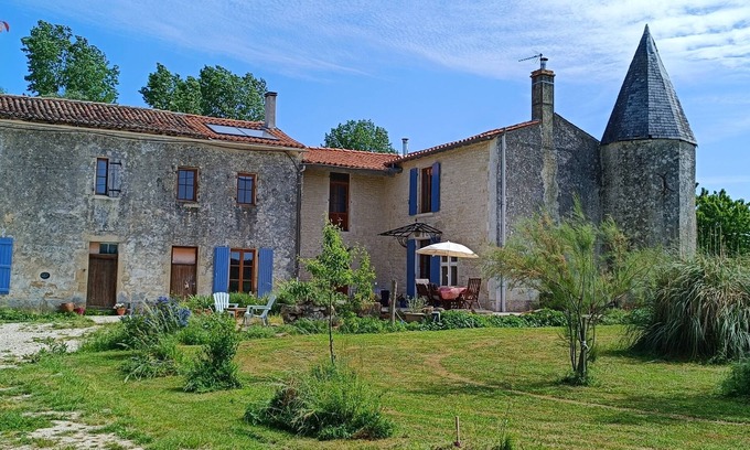 Aulnay Other | 4 bedroom farmhouse with pool, jacuzzi and lakes