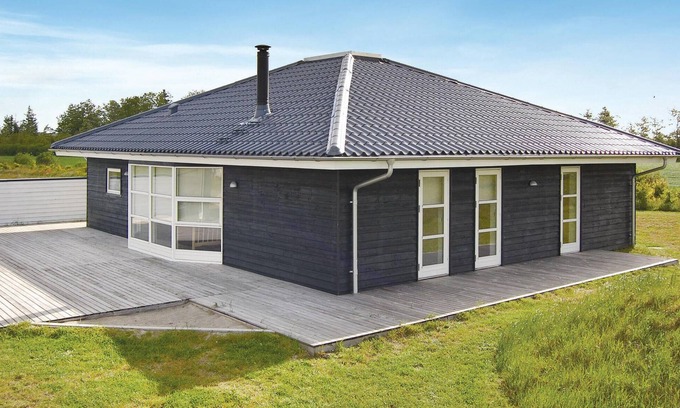 Skaven Strand House | 4 bedroom gorgeous home in Tarm