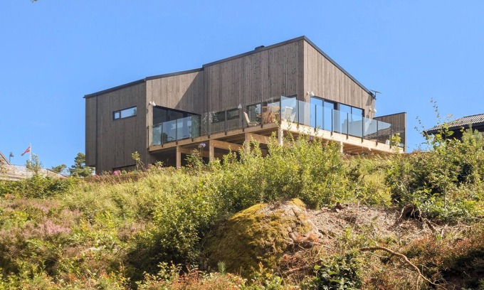 Faervik House | 4 bedroom gorgeous home in Tromøya