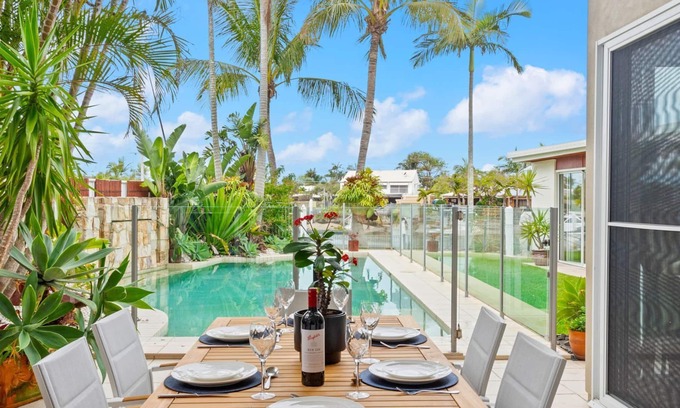 Buddina House | 4 bedroom home on the water