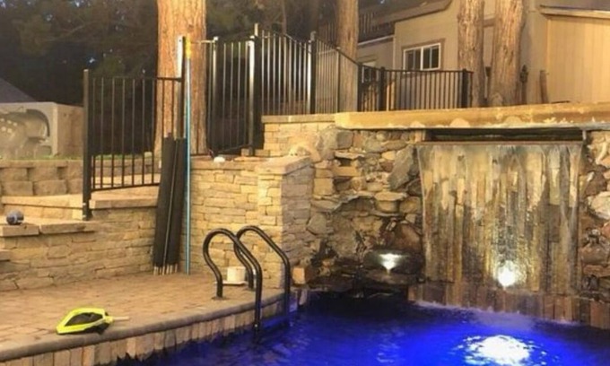 Bend House | 4 bedroom house sleeps 9-12. AC, private pool, hot tub, theater, guest house