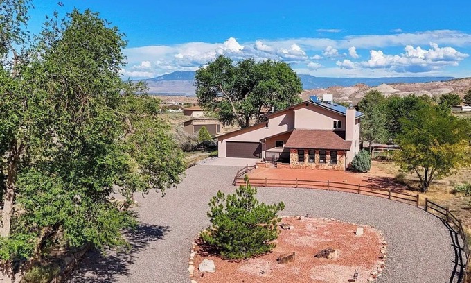 Redlands House | 4-bedroom house. Epic views. No additional cost for cleaning. 2-Night Minimum.