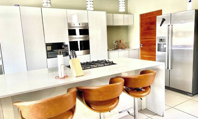 Kosmos Villa | 4 Bedroom Lake Villa with Boat, Hartebees