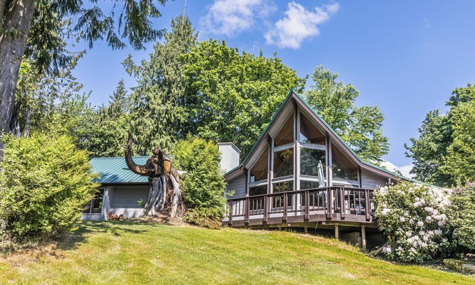 Duvall Cabin | 4-bedroom lodge in lovely Duvall with AC, WiFi. Enjoy your stay