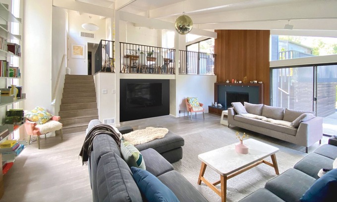 Upper Riviera House | 4 Bedroom Modern Oasis Surrounded by Oaks.