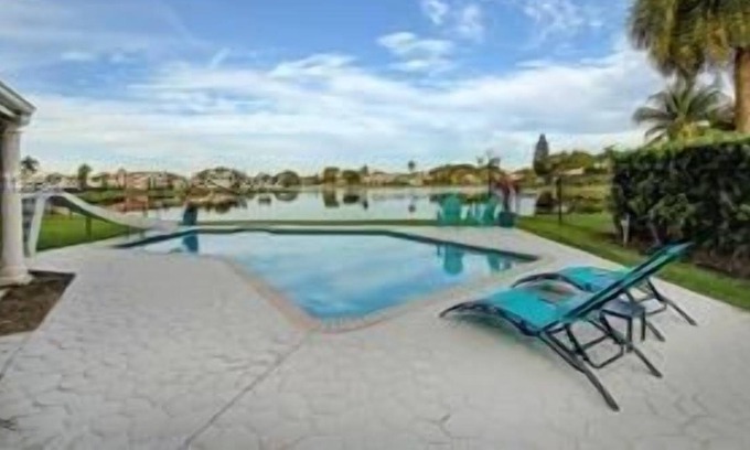 Davie Apartment | 4 Bedroom Single family 437918 by Houzlet
