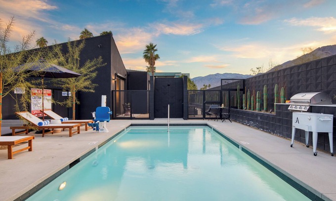 Downtown Palm Springs Apartment | 4-Bedroom Suite | Blackhaus Hotel by AvantStay