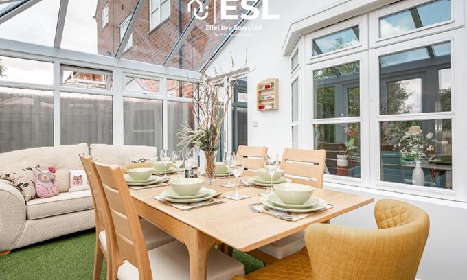 Shrewsbury House | 4 Bedroom Townhouse 10mins walk from Shrewsbury Town Centre with Parking