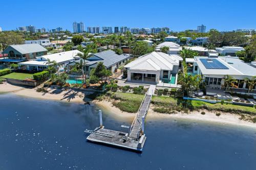 Mooloolaba House | 4 bedroom waterfront dream holiday home and small pet friendly