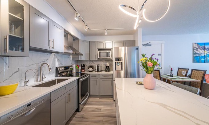 Canmore Apartment | 4 Bedrooms Suite Combo for Group of Families - Windtower Lodge