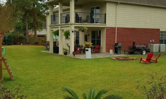 Northeast Houston House | 4 BR Large Home 15 min from Downtown