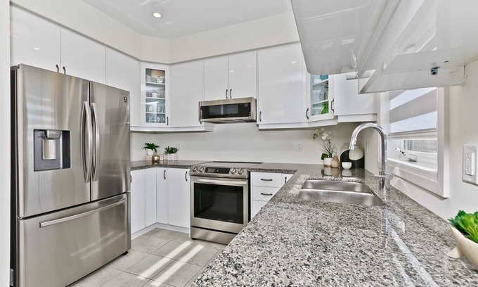 County of Brant House | ★4 BR Modern Detached House in Paris, Brant