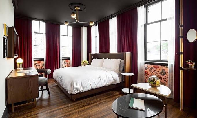 Riverside Hotel | 4 Convenient Units, Rooftop Bar, Minutes to Greektown and Yonge-Dundas Square