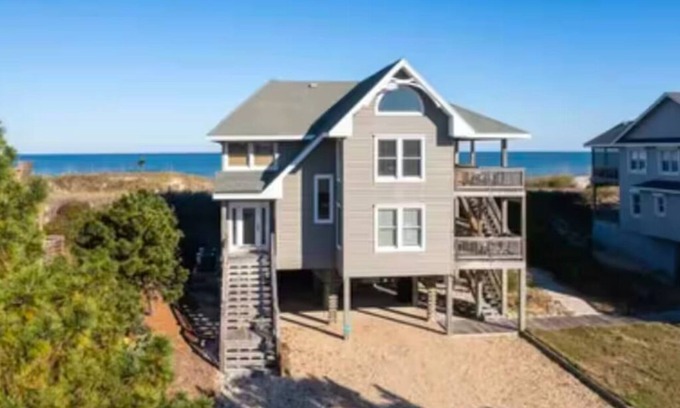 Duck House | 4 Gulls & A Buoy-Cozy Oceanfront Sanderling Oasis!