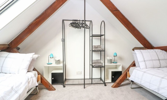 Salisbury Cottage | 4 Holt Court, SALISBURY