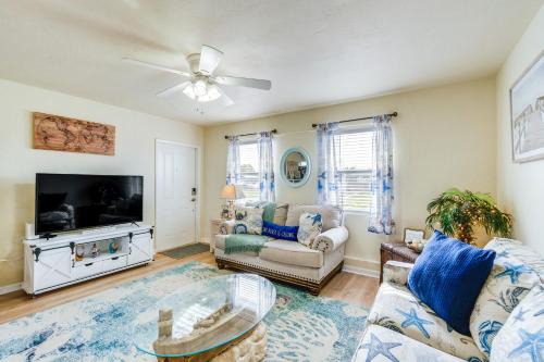 Port Charlotte House | 4 Mi to Beach Charming Port Charlotte Home!