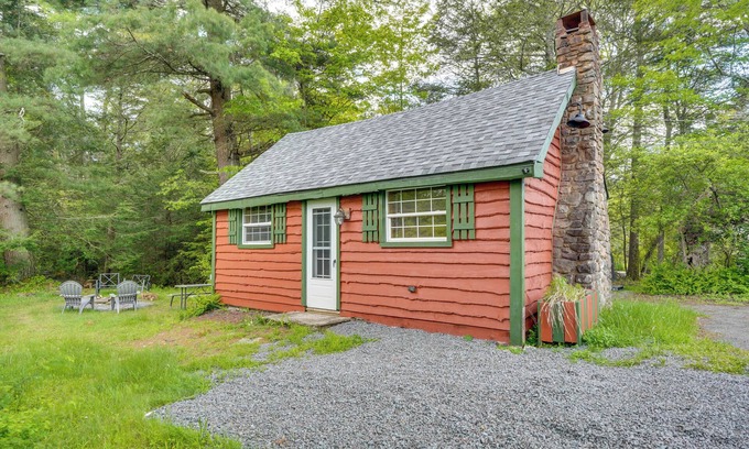 Blakeslee Cabin | 4 Mi to Big Boulder Lake: Poconos Cabin Escape!