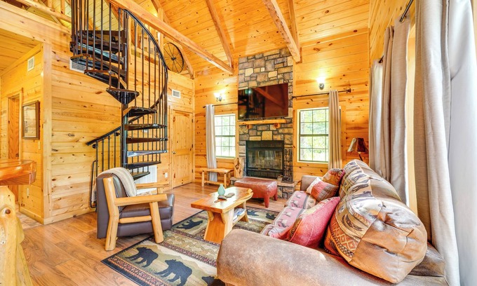 Broken Bow Cabin | 4 Mi to Broken Bow Lake: 'Wee Bear Cabin' Getaway!