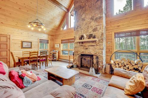 Allenspark House | 4 Mi to RMNP Allenspark Cabin with Wraparound Deck!