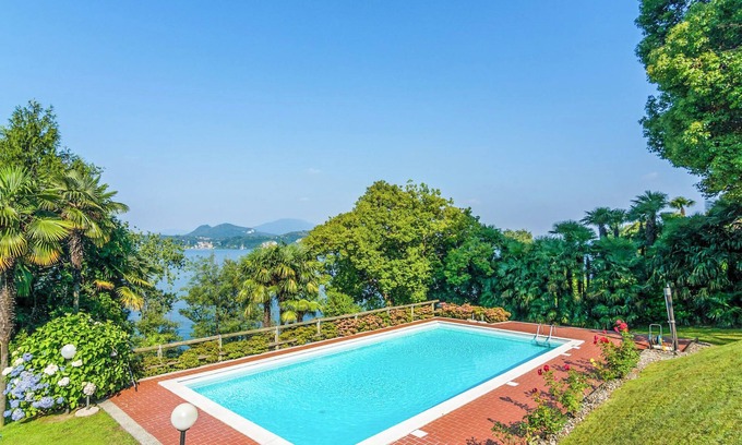 Stresa Apartment | 4-room corner apartment with 2 bathrooms in a residence with pool