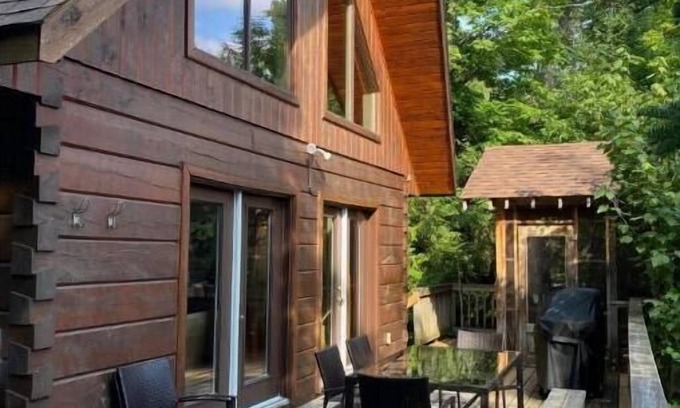 Dysart et al Cottage | 4 season log cottage on Kennisis Lake