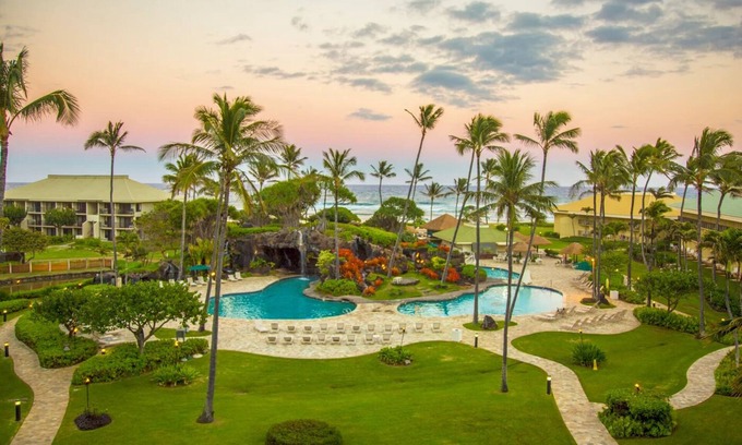 Hanamaulu Resort | 4 Star Beachfront Resort. AC. Lanai. Restaurant. Pool. Gym. Spa.