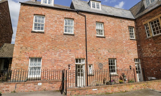 Shipston on Stour Cottage | 4 THE OLD COUNCIL HOUSE, family friendly in Shipston-On-Stour