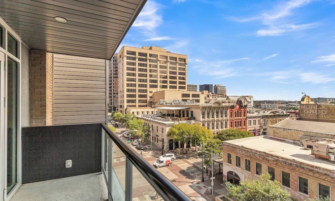 Downtown Austin Apartment | 4 Units | Family Extended Stay w/Balcony & Kitchen | Near Shoal Beach & Dining