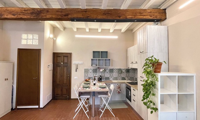 Porta Venezia Apartment | 40 m2 studio in the center of Brescia, 90 m from parking, no ZCL