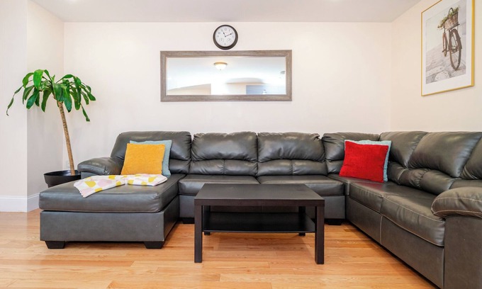 Quincy House | 41 - 3BR Quincy - Lovely Townhouse near Adams