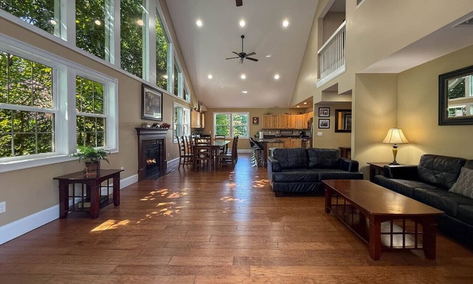 North Conway Apartment | 42-2 Locust Lane | Sleeps 21, Pool, Hot Tub, Views