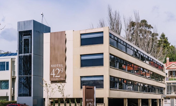 Sandy Bay Hotel | 429 Apartments & Suites