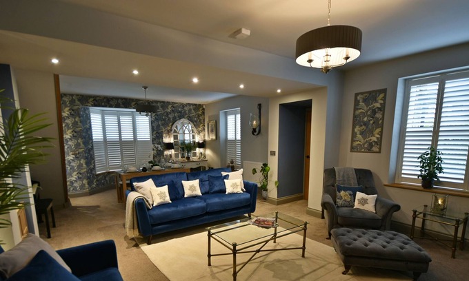 Clitheroe Cottage | 43 WADDOW VIEW, family friendly, with open fire in Clitheroe