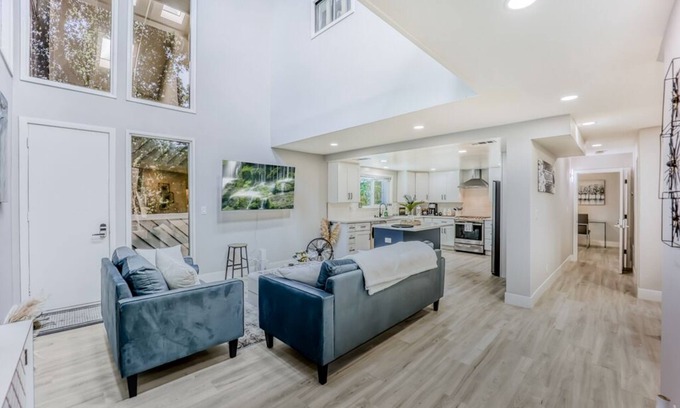 Menlo Park House | 493-Grandeur Home, AC & Patio near Meta & Stanford