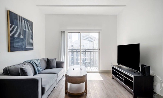 Charlotte Center City Apartment | 4B/2BA Premium Family Apartment with Gym