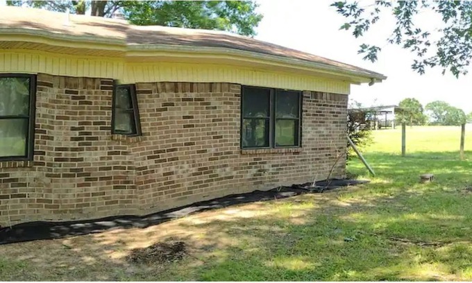 Hartman House | 4bdrm. Quiet and Peaceful. Family & Pet Friendly!