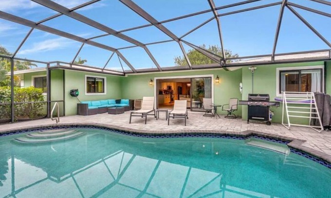 McGregor House | 4br 3ba Home, heated pool near Beaches & Downtown