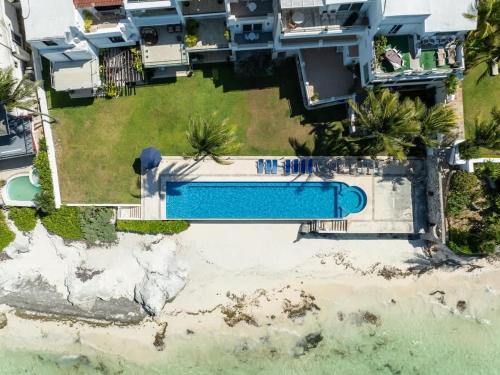 Zona Hotelera House | 4BR Beachfront Beautiful House w/Pool