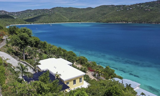 Peterborg House | 4BR in gated neighborhood, only 5 mins from Magen's Bay!