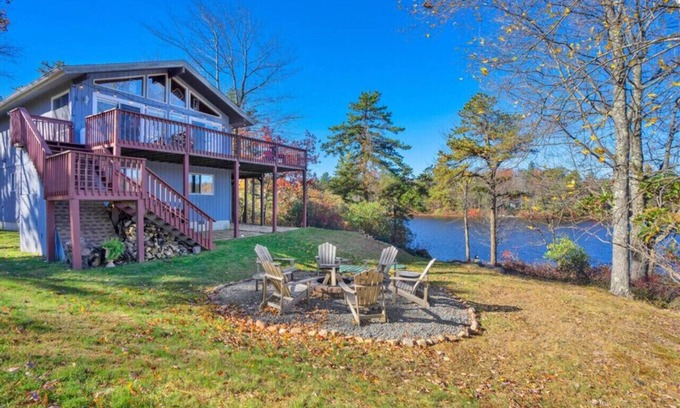 Long Pond Apartment | 4BR Lakehouse | Sleeps 10 | Fire Pit, Dock, Kayaks