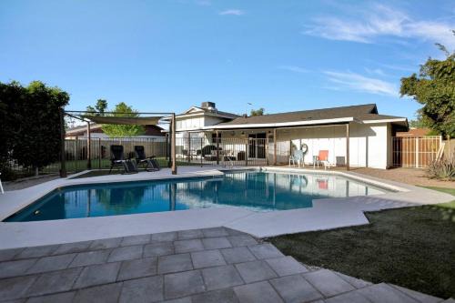 Tempe House | 4br Tempe Home W Pool Heating Option Available!